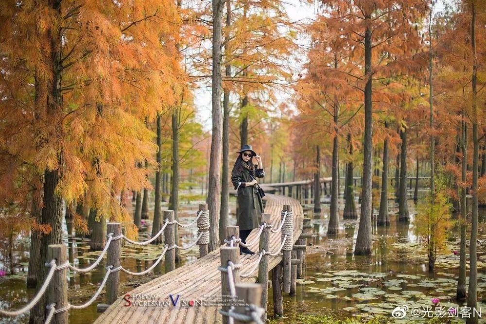 炸麻花备年货安置点年味浓
