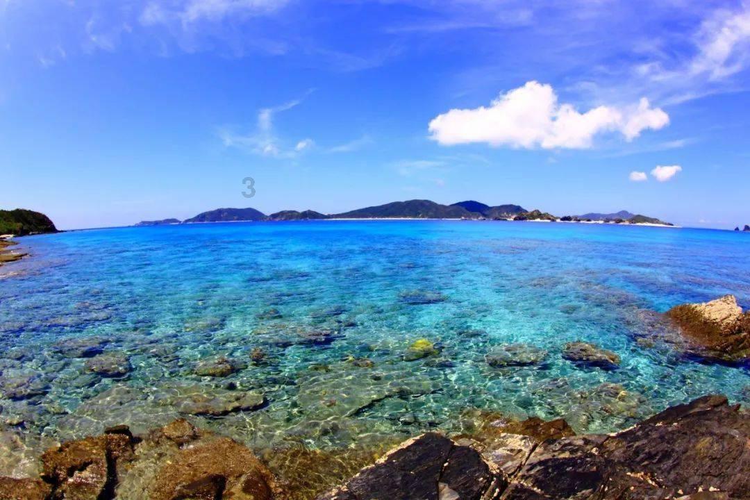 哈尔滨又“整活”了 松花江畔出现多个“太空舱”