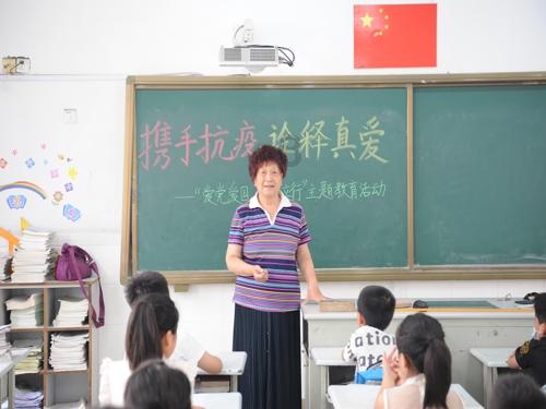 逃离废弃火车站