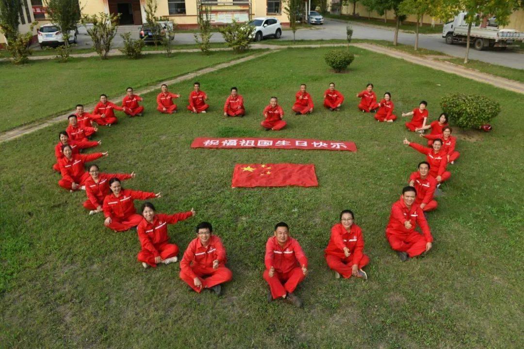 2024春运暖在椰城:“一对一”贴心服务 为旅客答疑解惑