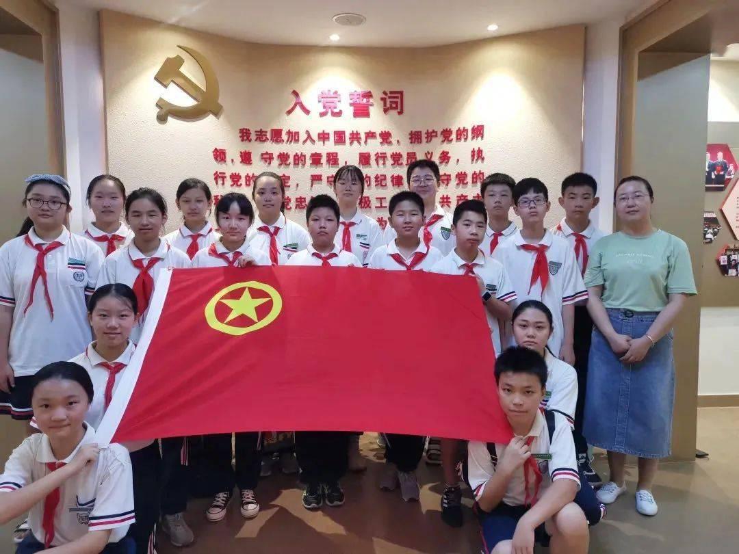 逃离幽灵之林
